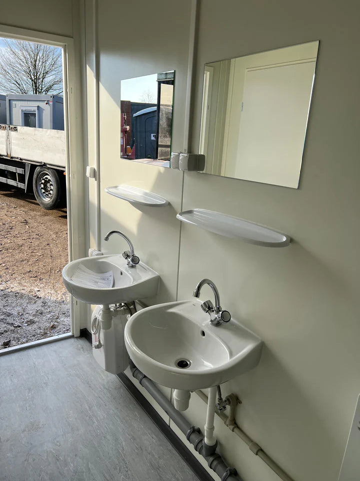 CONTENEDOR SANITARIO DE 6,00 x 2,44 M